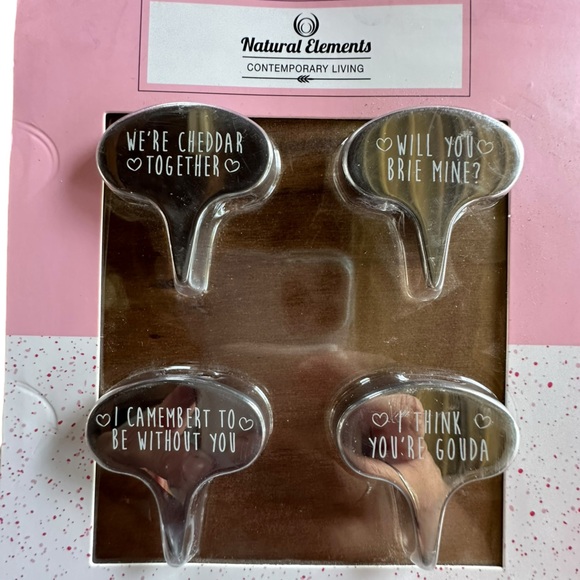 Cheese board with name placers - Picture 3 of 3